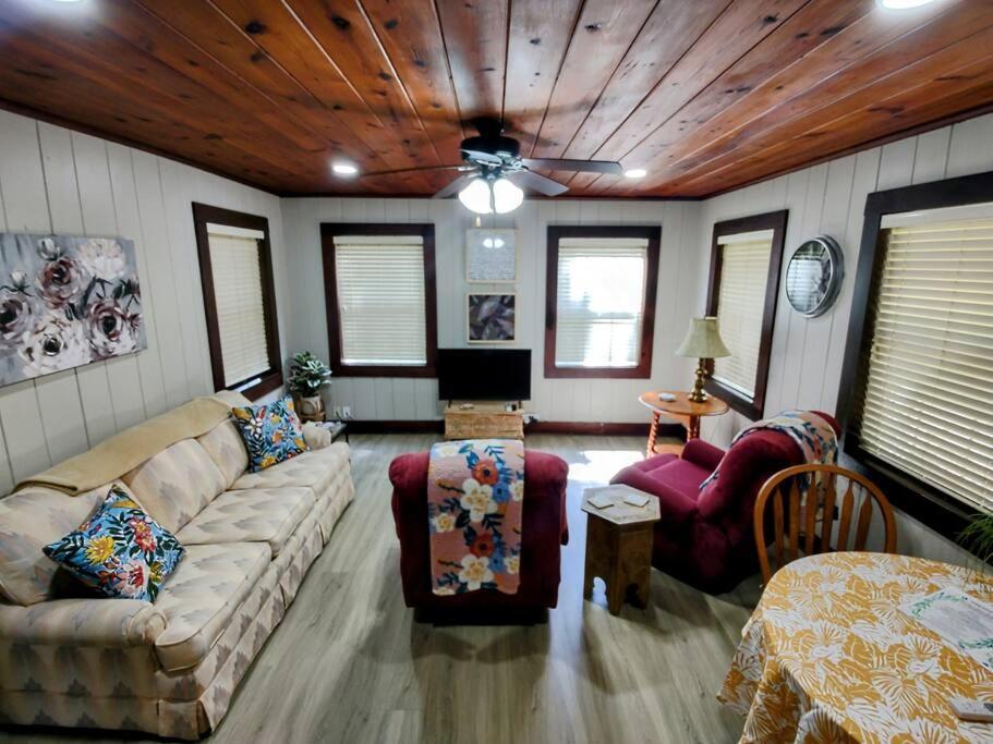 #09 - Large Lakeview One Bedroom- Pet Friendly Hot Springs Exterior photo
