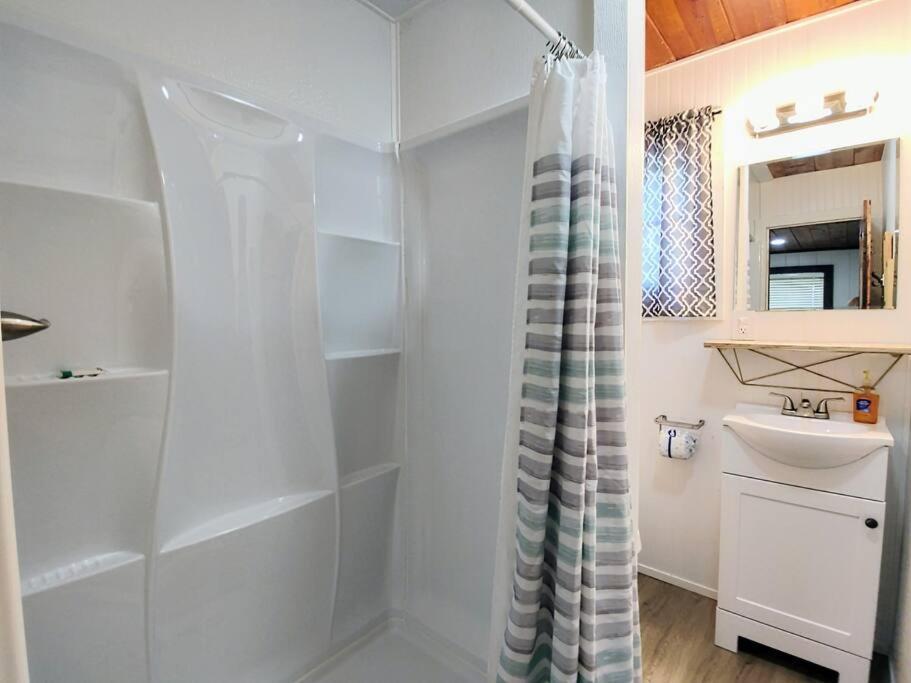 #09 - Large Lakeview One Bedroom- Pet Friendly Hot Springs Exterior photo